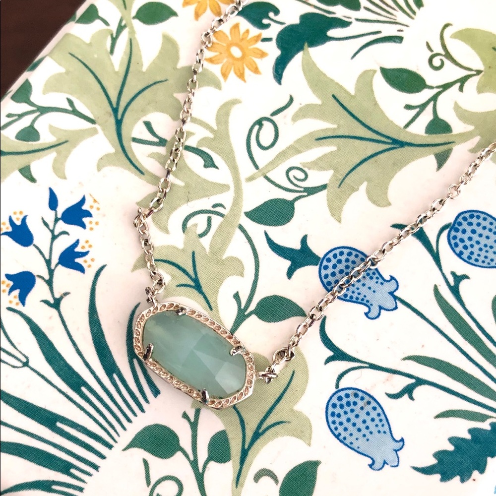 Kendra Scott necklace